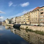 Cinema Courtyard Apartamento *