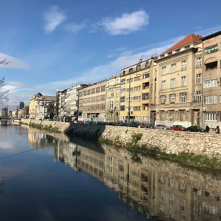 Cinema Courtyard דירה *